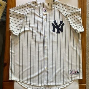 #18 New York Yankees jersey.